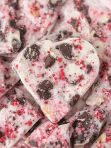 Valentine Day Oreo cookie bark