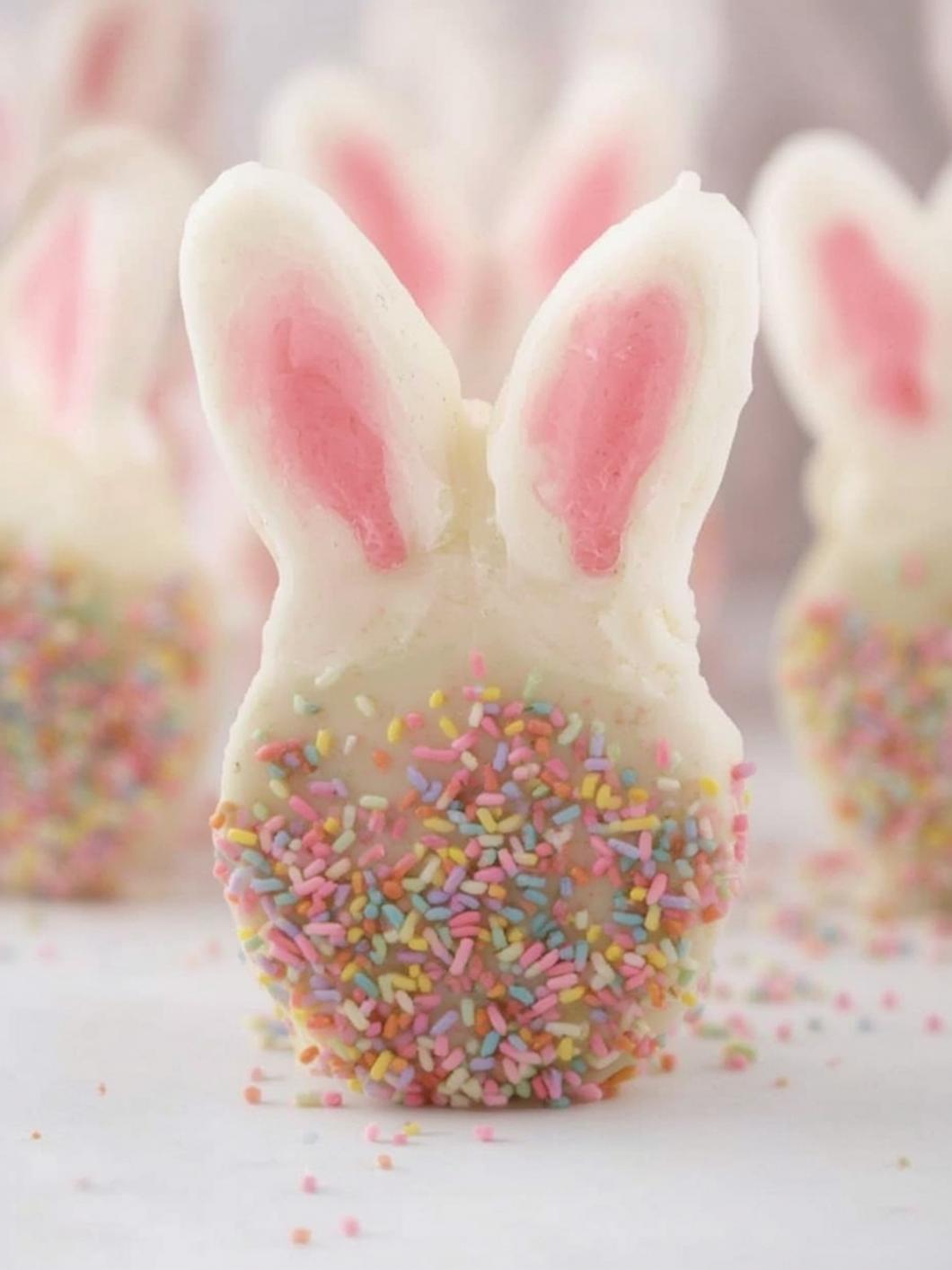 Bunny Tail Chocolate Dipped Oreos final preparation